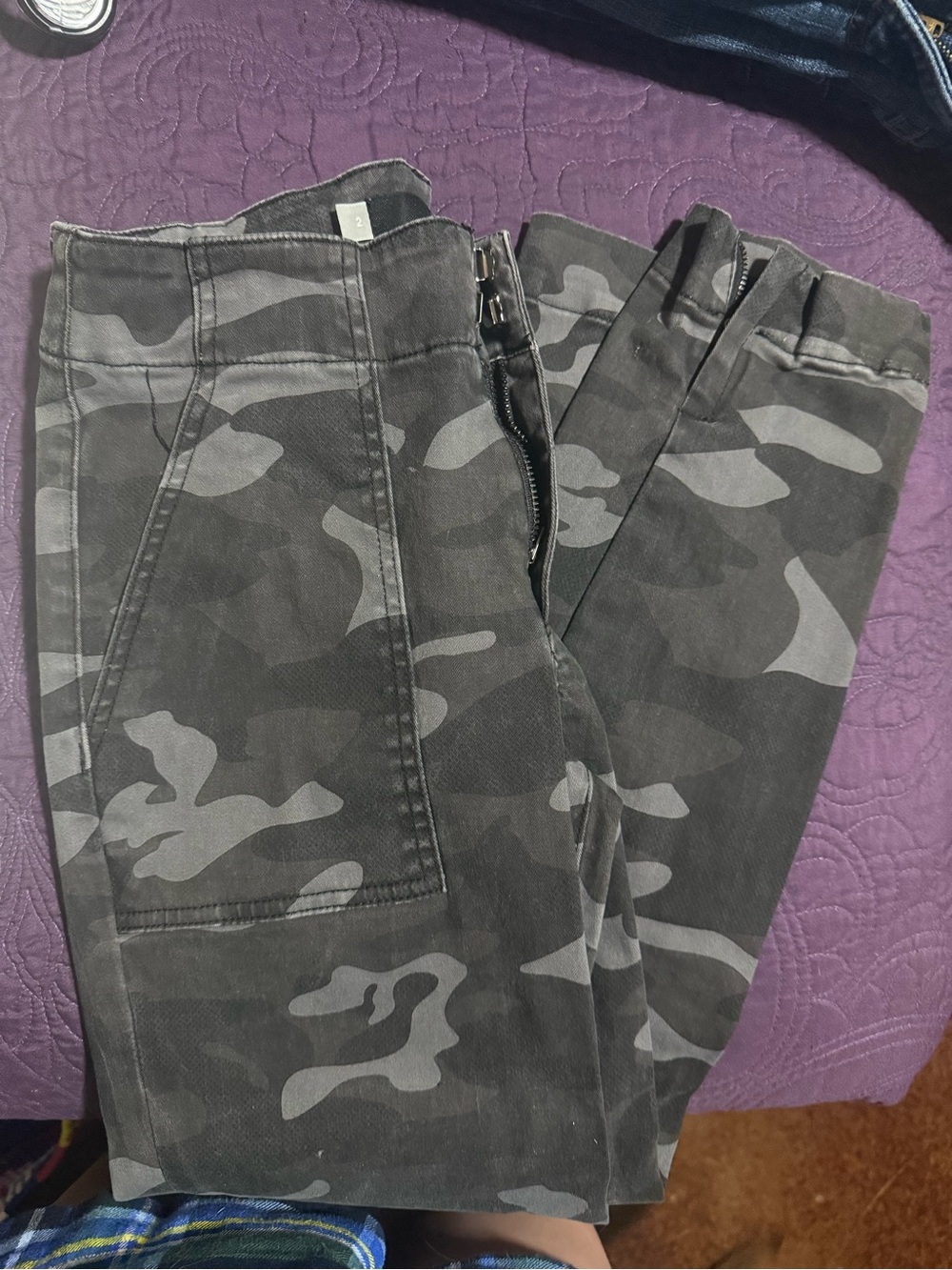 KUT- Gray Camouflage Pants